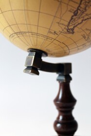 Trianon globe