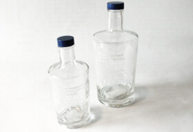 Glaswasserflasche (0,75 l und 0,33 l)