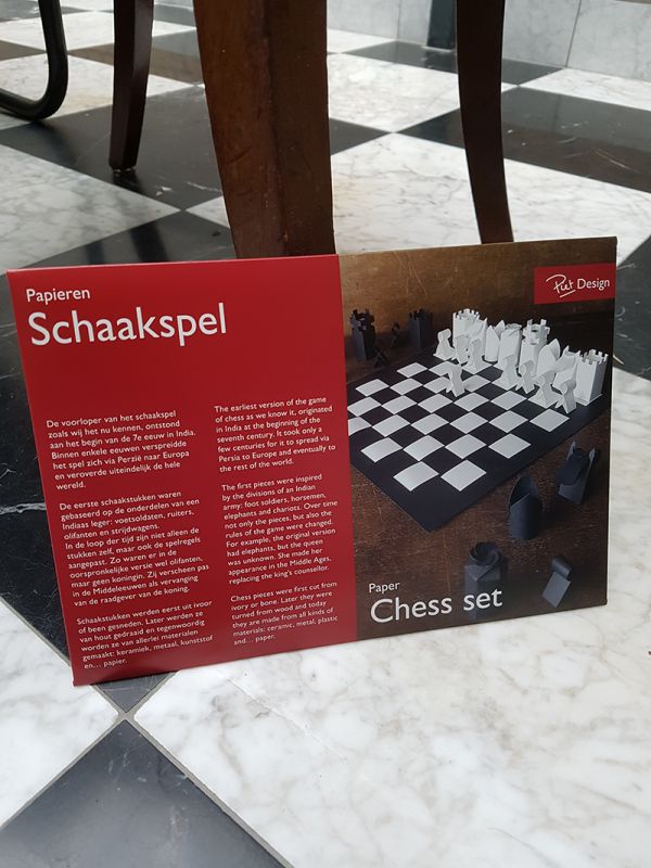 Piet Design – Schachspiel aus Papier