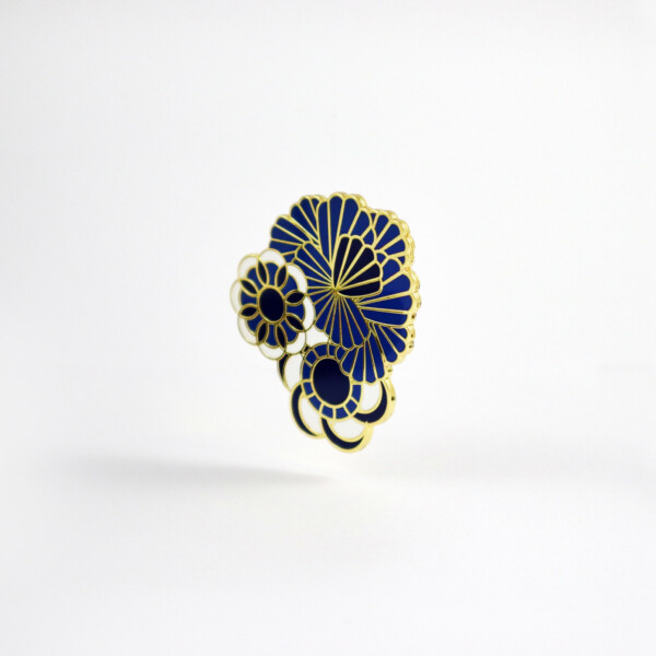 Broche florale bleu de Delft