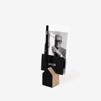 Schwartz Stiftehalter und Kartenhalter aus Holz – Tiny House