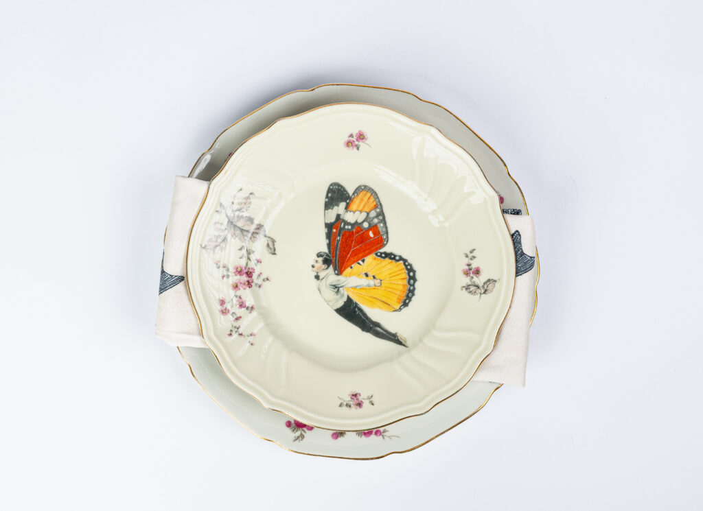 Lylies decorative plate