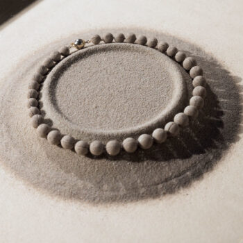 Collier de sable par Irma Földényi. Photo : Petra van der Ree